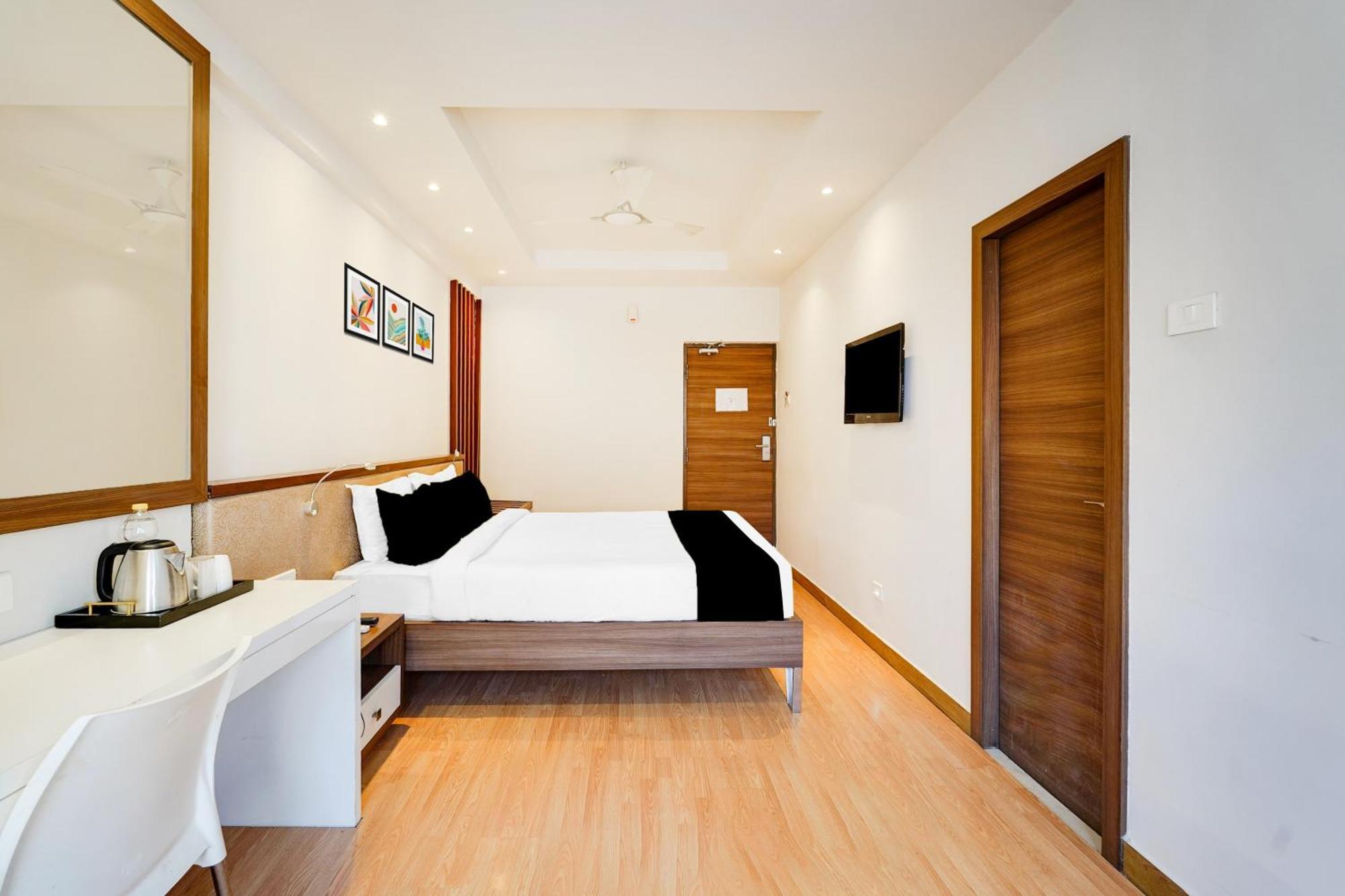 Super Townhouse Oak Kodambakkam Formerly Cine City Madrás Exterior foto